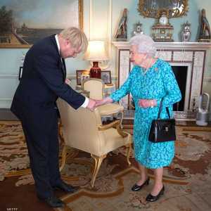 الملكة إليزابيث وبوريس جونسون