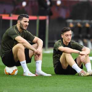 أوزيل تعرض لهجوم وكولاشيناتس دافع عنه بشراسة