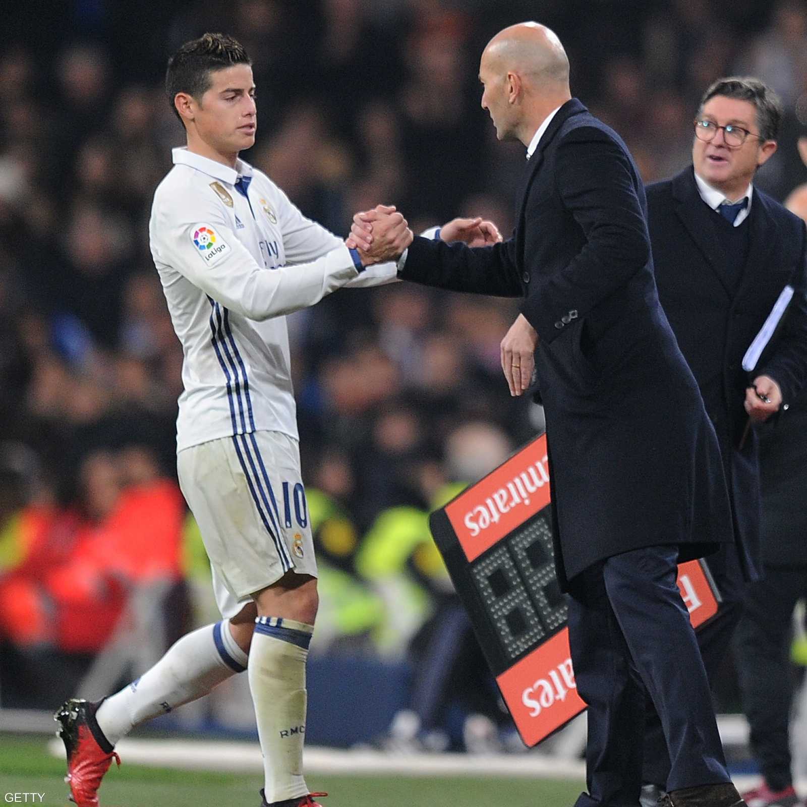 زيدان سيبقي خاميس رودريغيز