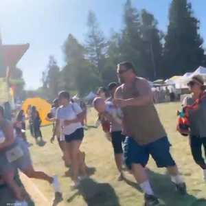 اللحظات الأولى لهجوم المهرجان في كاليفورنيا