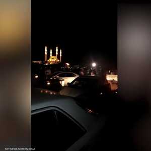 البشير يحضر مراسم دفن والدته