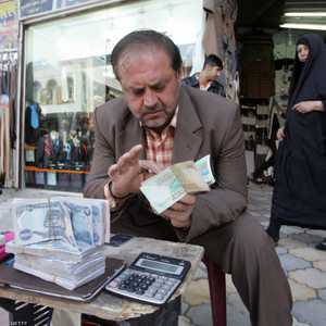 العملة الإيرانية تراجعت كثيرا بسبب العقوبات الأميركية.