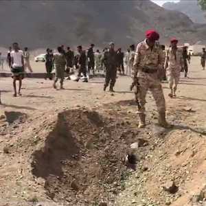 الصور الأولى لهجوم الحوثي على معسكر الجلاء في عدن