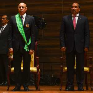 ولد الغزواني بالوشاح الأخضر تسلم السلطة من ولد عبد العزيز