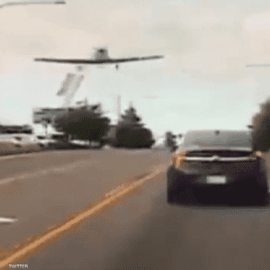 هبوط طائرة يحبس الأنفاس