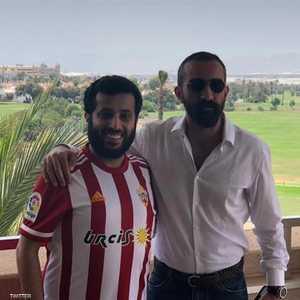 تركي آل الشيخ بقميص ألميريا وبجواره والعاصي