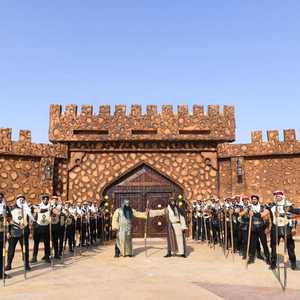 يرتدي الممثلون في موسم الطائف أزياء تراثية