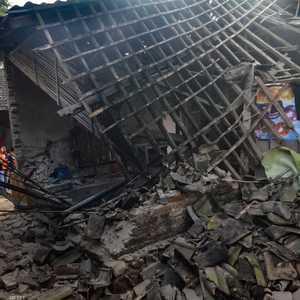 جانب من آثار الزلزال