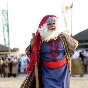 يشارك بالمسابقة 161 شاعرا وشاعرة تقدموا من 11 دولة عربية.