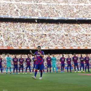 ميسي تحدث بمكبر الصوت في ملعب كامب نو