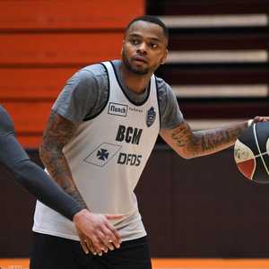 اللاعب صار ممنوعا من اللعب بموجب قرار دولي