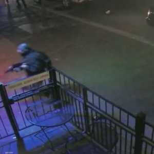 لحظة مقتل المهاجم المسلح في أوهايو