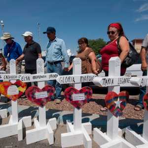 وقفة تضامنية مع أهالي ضحايا إطلاق النار في تكساس.