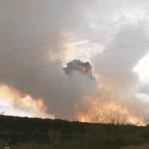 انفجارات ضخمة تهز قاعدة روسية