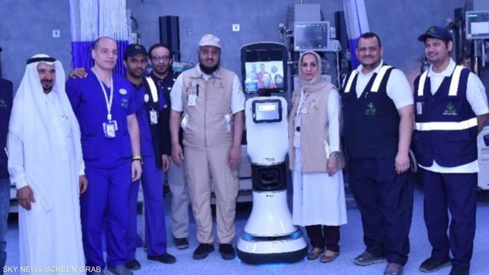 الروبوت دكتور في خدمة الحجاج أيضا