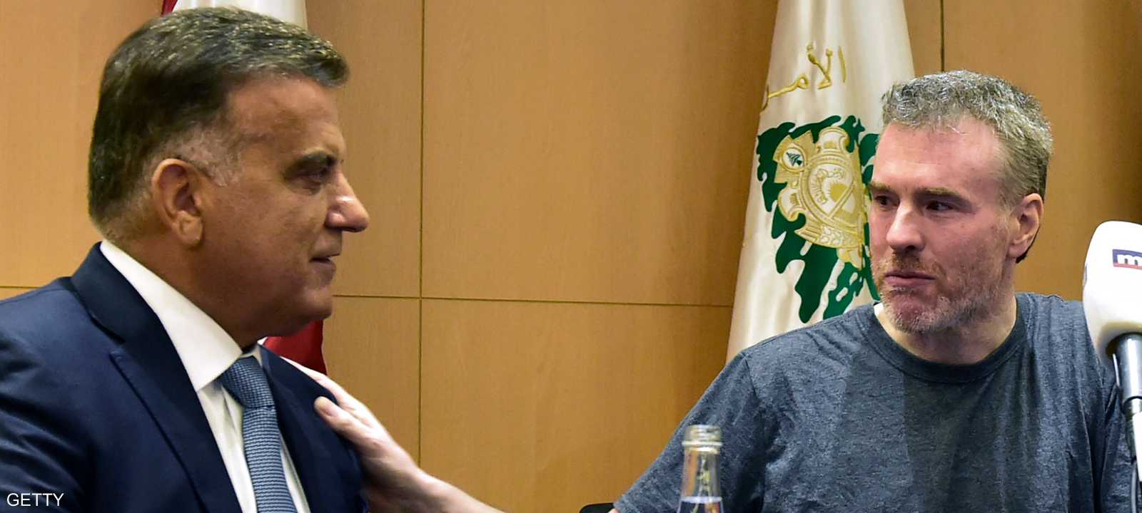 باكستر والمدير العام للأمن العام اللبناني في بيروت.