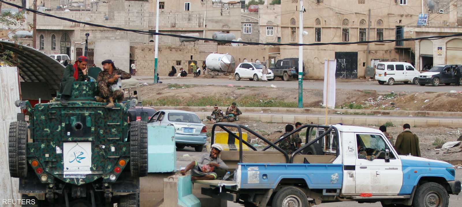 نقطة تفتيش لميليشيا الحوثي في صنعاء