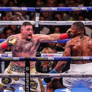 رويز فاز على جوشوا بالضربة القاضية في يونيو الماضي