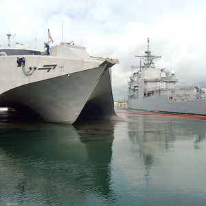 السفينة الحربية ليك إيري تحمل صواريخ موجهة. (أرشيفية)