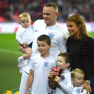 روني وكولين وأطفالهما الأربعة