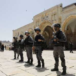 أرشيفية لجنود إسرائيليين أمام المسجد الأقصى