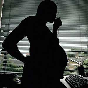 ادعت الزوجة الحمل والولادة ووفاة الرضيع لجمع لمال