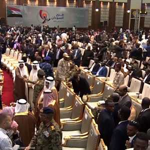 داخل قاعة الصداقة