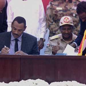 لحظة التوقيع