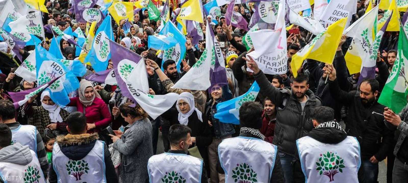 يتهم أردوغان حزب الشعوب بأن له صلات بحزب العمال الكردستاني