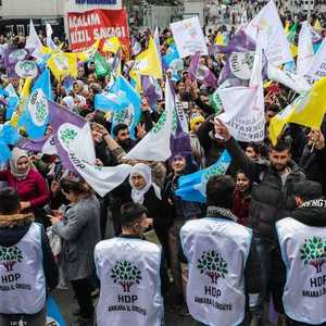 يتهم أردوغان حزب الشعوب بأن له صلات بحزب العمال الكردستاني