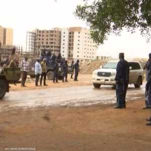 الصور الأولى لوصول البشير لمقر محاكمته