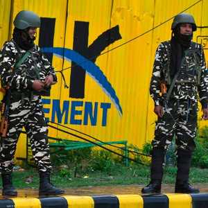 عنصران من الجيش الهندي في إقليم كشمير