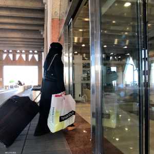 تتيح التعديلات للمرأة السعودية حرية السفر بعد بلوغ 21 عاما