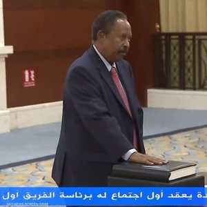 حمدوك يؤدي اليمين الدستورية