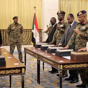 أعضاء مجلس السيادة يؤدون اليمين الدستورية في الخرطوم.