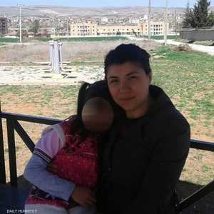 أمينة وابنتها في صورة جمعتهما قبل مقتل الأم على يد طليقها