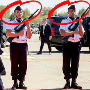 لم يتمكن أفراد الحرس الفرنسي من إشاحة نظريهما عن ميلانيا