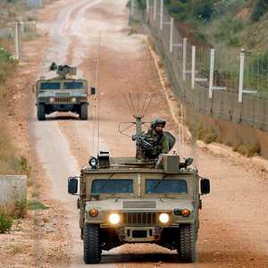 مركبات عسكرية إسرائيلية على الحدود مع لبنان في لقطة أرشيفية