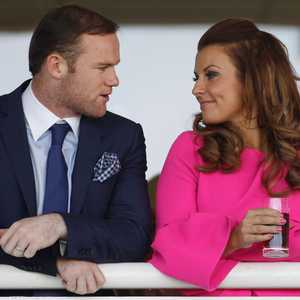 تم تصوير روني مؤخرا مع امرأة غامضة بعد سهرة مع زملائه.