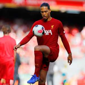 المدافع الدولي الهولندي فيرجيل فان دايك