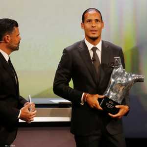 فان دايك كلل موسمه بجائزة غالية