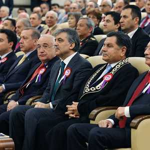 معظم المحيطين بأردوغان أصبحوا في صف المعارضين