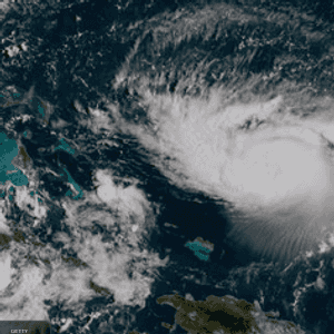 يتحرك الإعصار باتجاه شمالي غربي بسرعة 17 كلم في الساعة