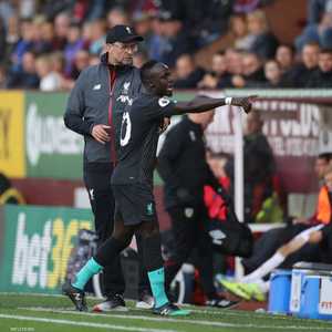 ساديو ماني خلال خروجه غاضبا من الملعب