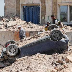 جانب من آثار القصف على إدلب.