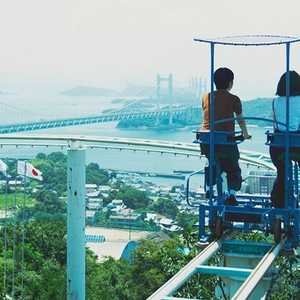 قطع مسافة القطار باستخدام دراجة السماء يستغرق 3 دقائق.