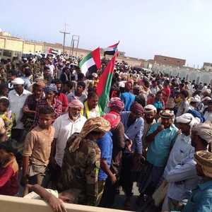 جموع غفيرة يشهدها شارع مدرم في عدن