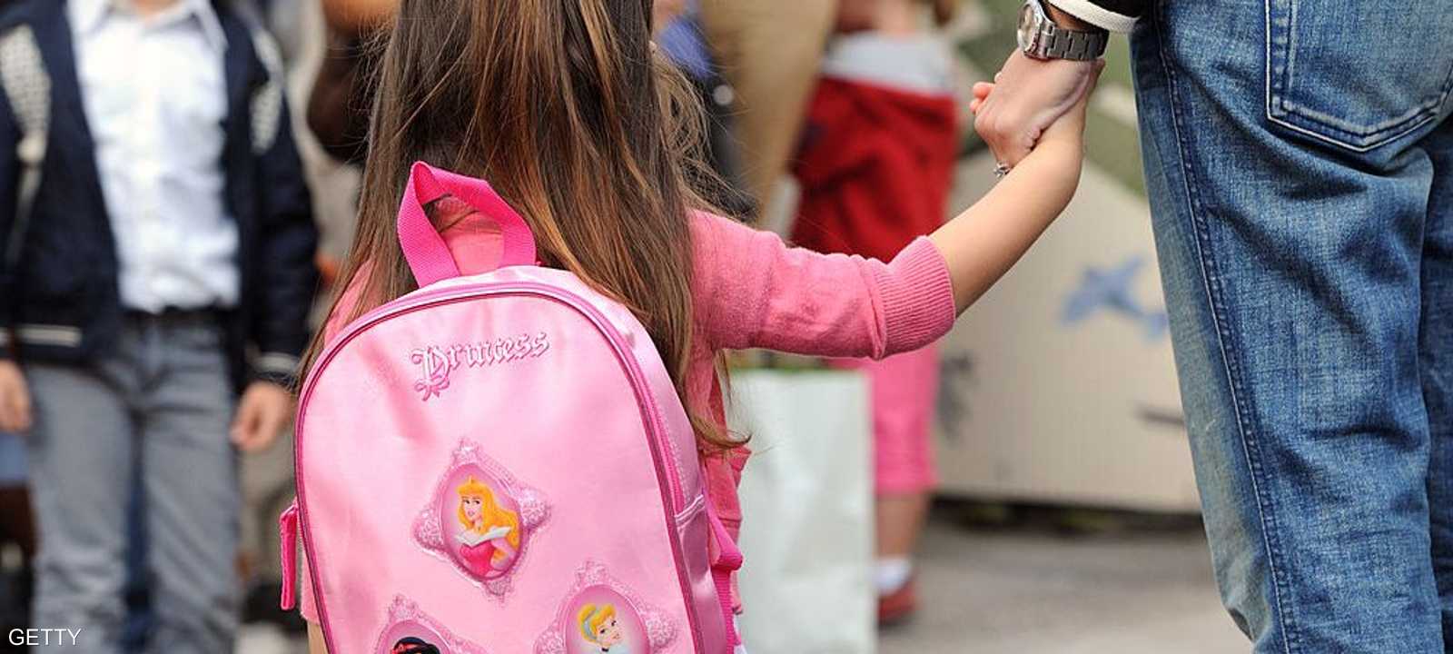 الحقيبة الثقيلة تسبب آلام الظهر