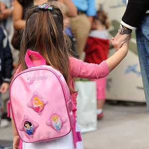 الحقيبة الثقيلة تسبب آلام الظهر