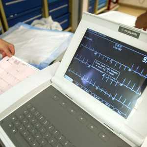 أجرى باتيل العمليات من داخل معبد